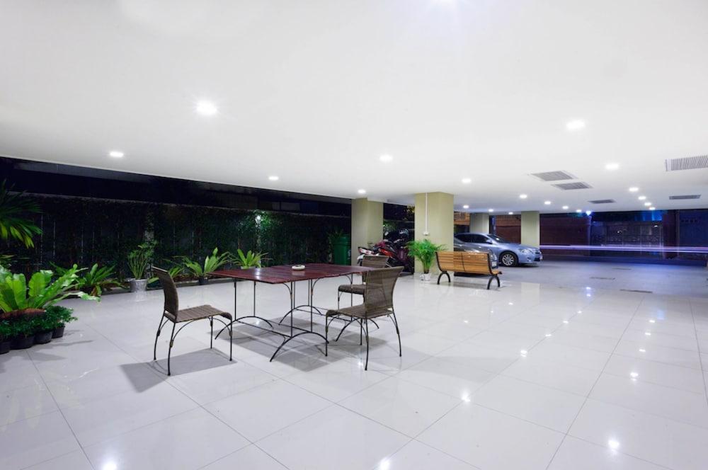 The Aim Sathorn Hotel Bangkok Bagian luar foto
