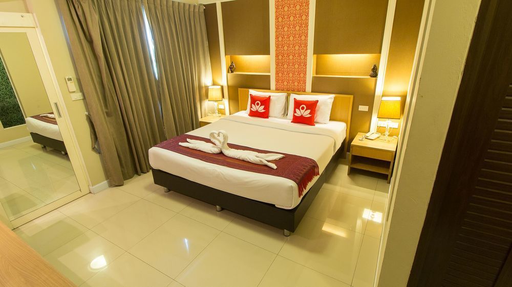 The Aim Sathorn Hotel Bangkok Bagian luar foto