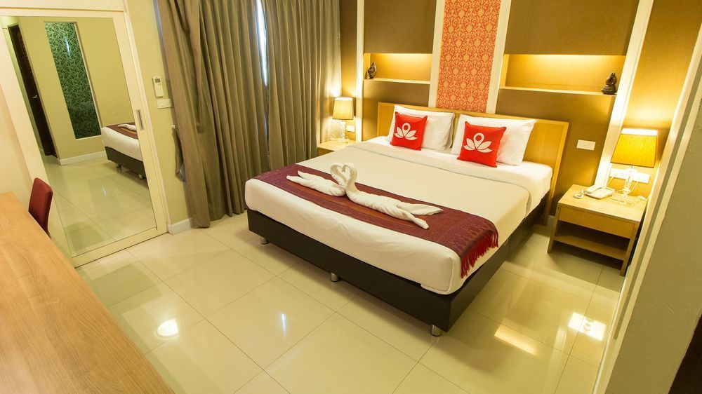 The Aim Sathorn Hotel Bangkok Bagian luar foto