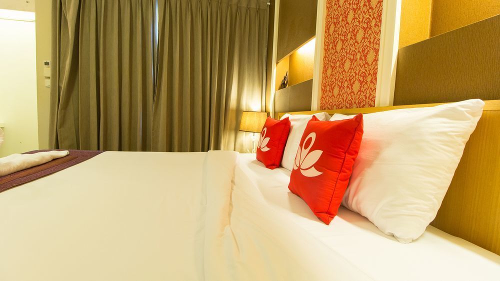 The Aim Sathorn Hotel Bangkok Bagian luar foto