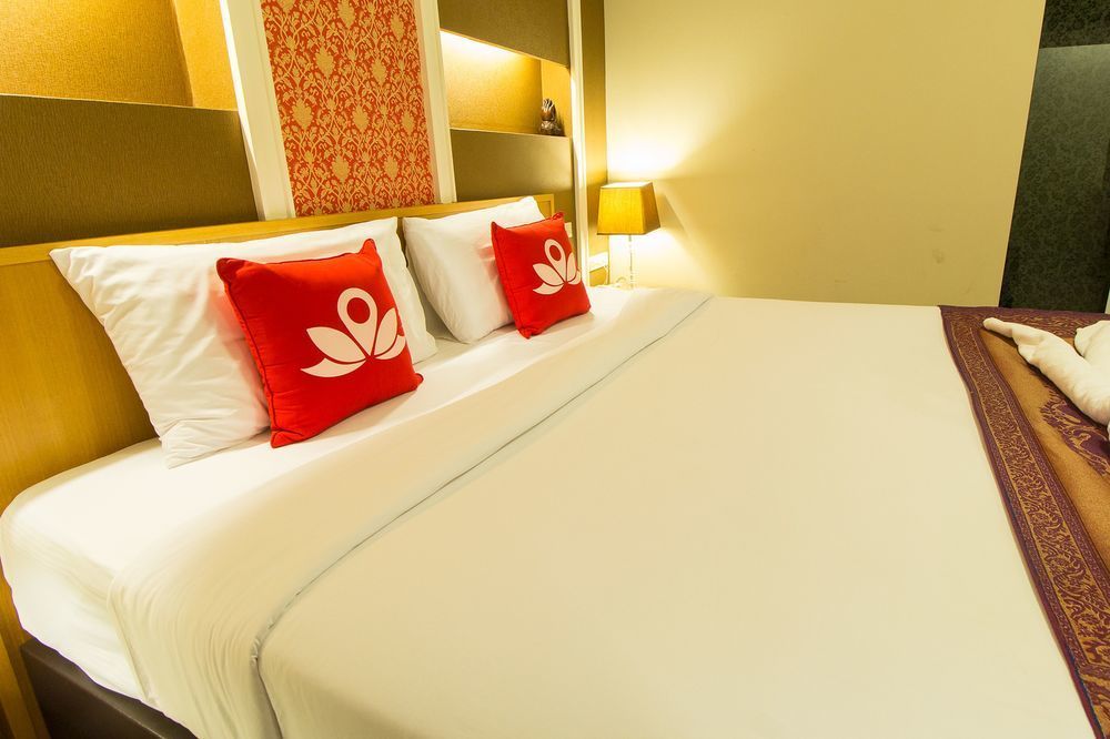 The Aim Sathorn Hotel Bangkok Bagian luar foto