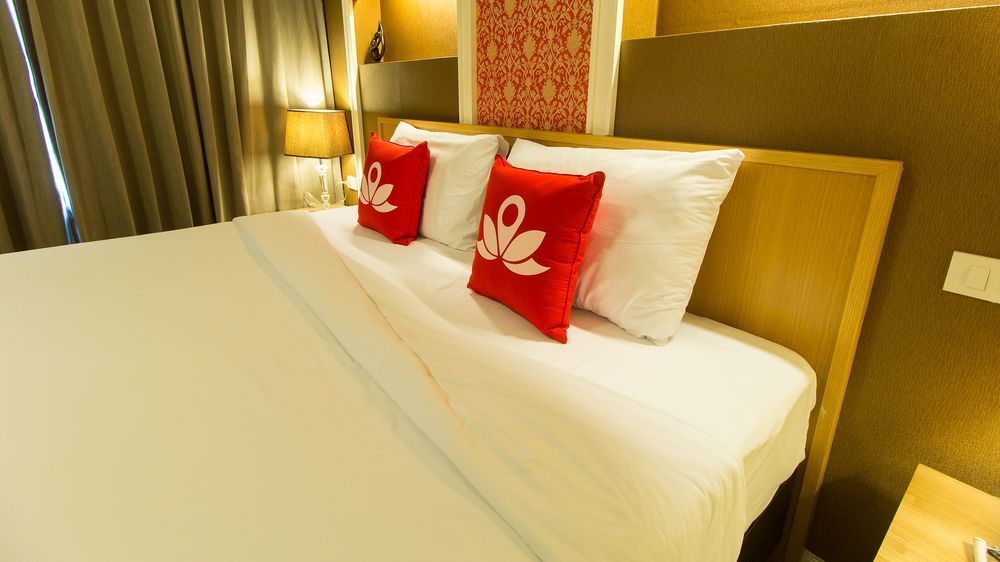 The Aim Sathorn Hotel Bangkok Bagian luar foto