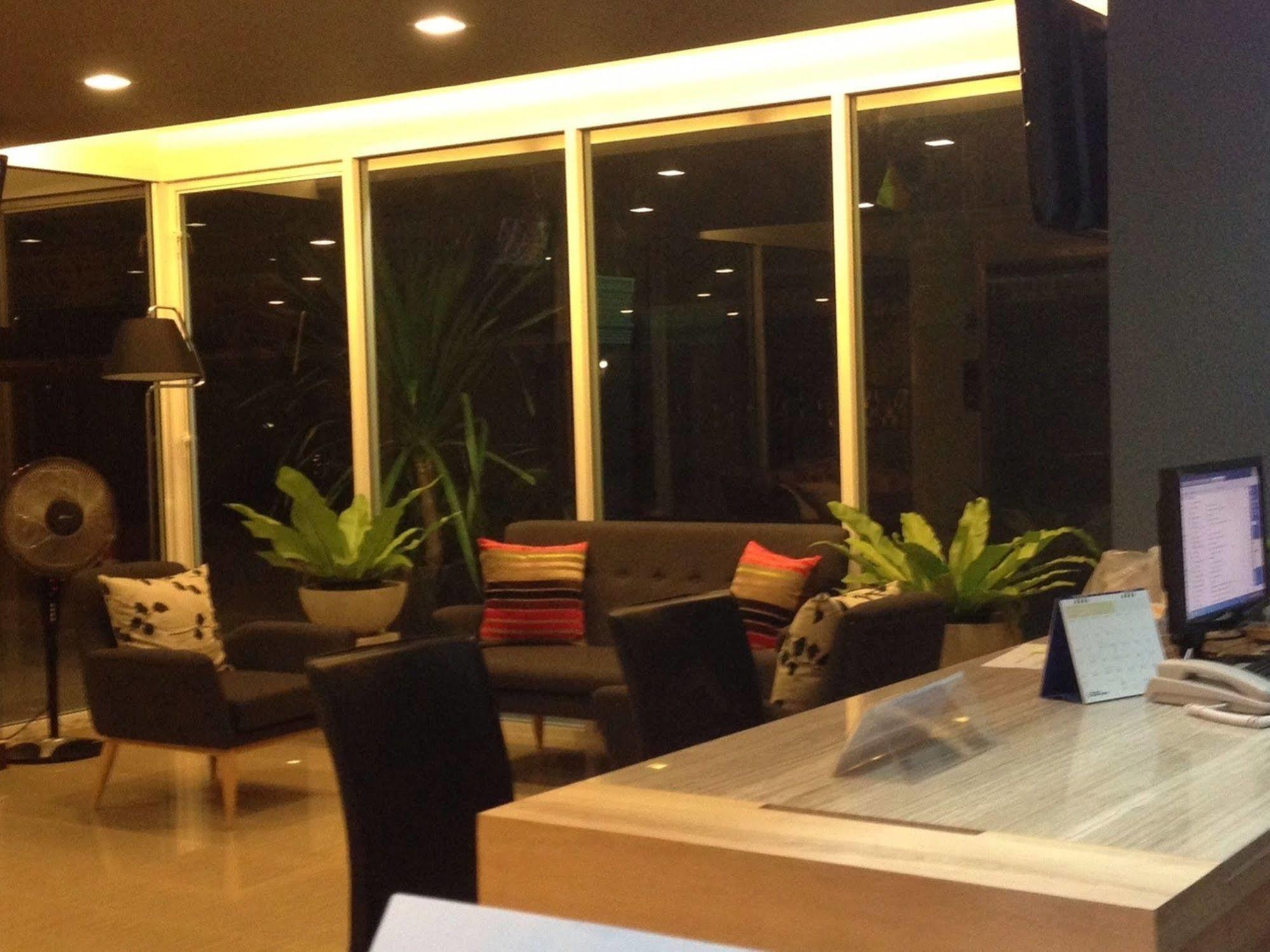 The Aim Sathorn Hotel Bangkok Bagian luar foto